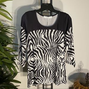 Lily & Taylor Black/Ivory knitted Embellished Blouse